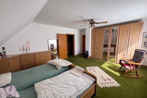 Zimmer 1 OG