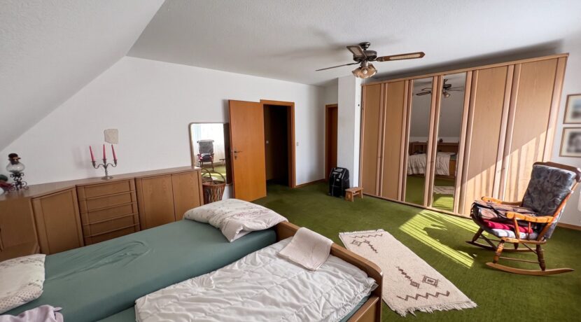 Zimmer 1 OG