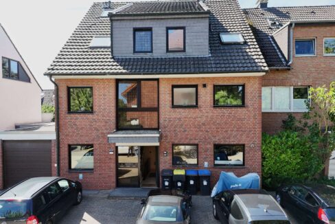 im Dreiparteienhaus