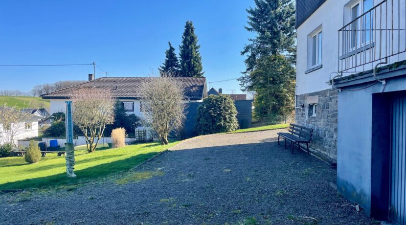 viel Platz hinter dem Haus
