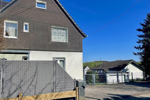 Stellplätze neben dem Haus