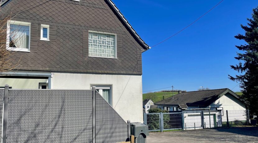 Stellplätze neben dem Haus
