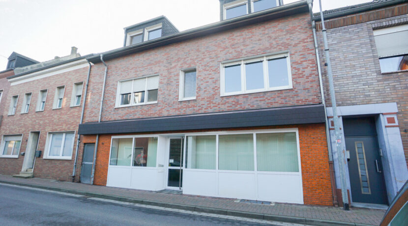 Kerken-Nieukerk: Wohn-/Geschäftshaus