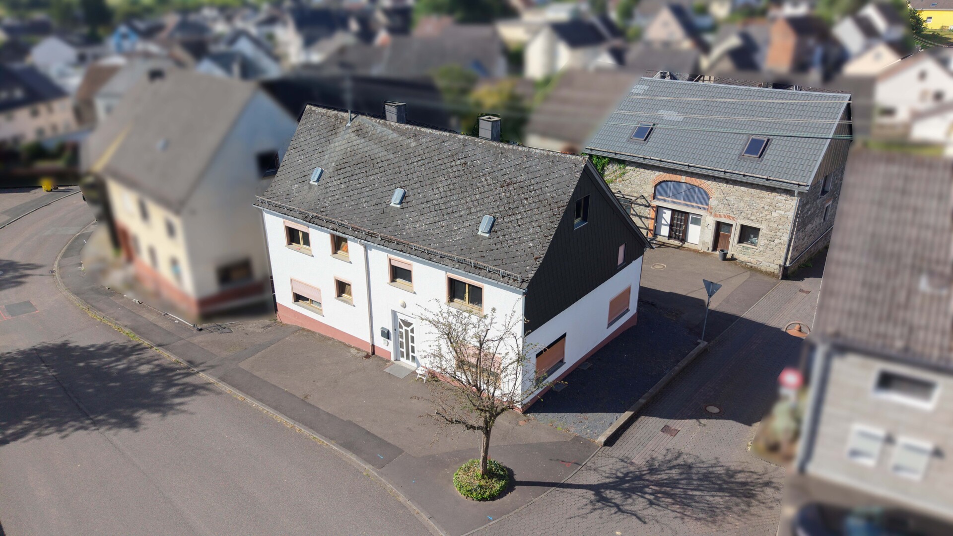 Solides vollvermietetes 4 Parteienhaus mit Stellplätzen in zentraler Lage bei Wallmerod!