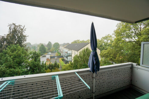 ... zum Balkon