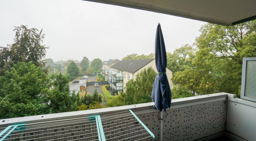 ... zum Balkon