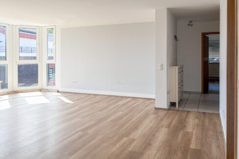 großräumiges Wohnzimmer