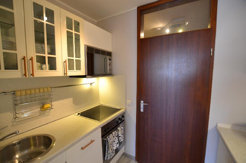 Nah bei Düsseldorf: Vollmöbliertes Apartment – Pool und Sauna im Haus – Erkrath-Unterfeldhaus - Photo 4
