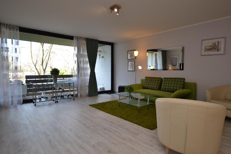 Nah bei Düsseldorf: Vollmöbliertes Apartment – Pool und Sauna im Haus – Erkrath-Unterfeldhaus - Photo 1