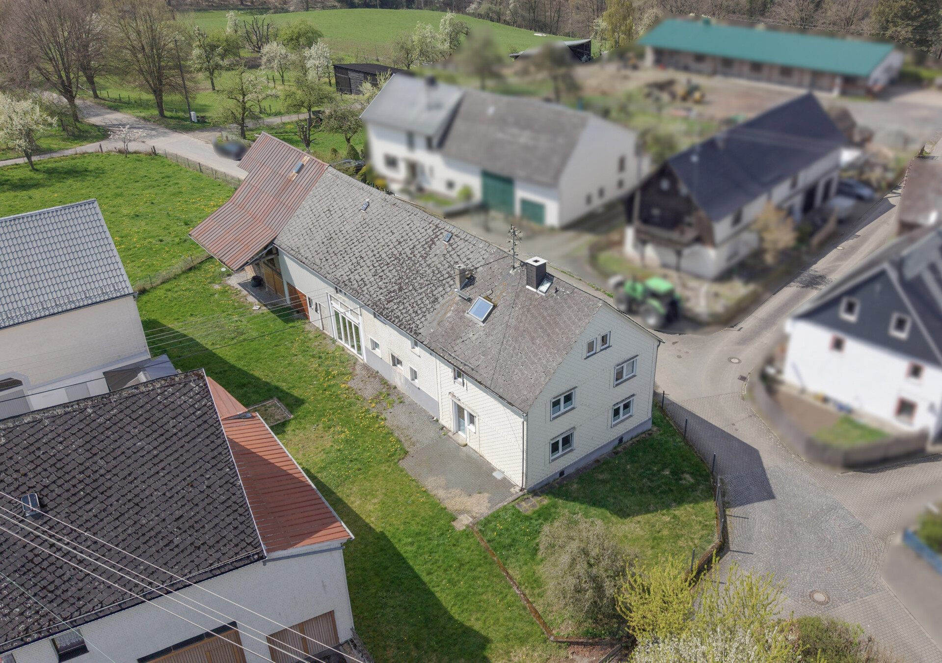 Stilvoll renoviert: Großes Bauernhaus mit 2 Pferdeboxen und Ausbaupotenzial für Wohnen & Arbeiten