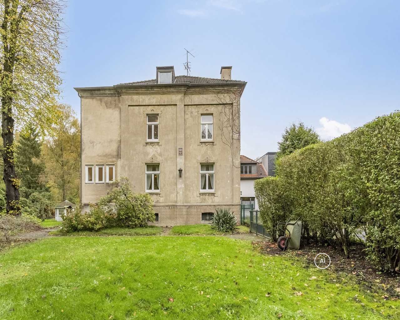 Essen-Kettwig/Heiligenhaus: Bezugsfreies Dreifamilienhaus mit Büro und Ausbaureserve