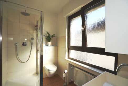 Bad Teilansicht 2 OG-Wohnung