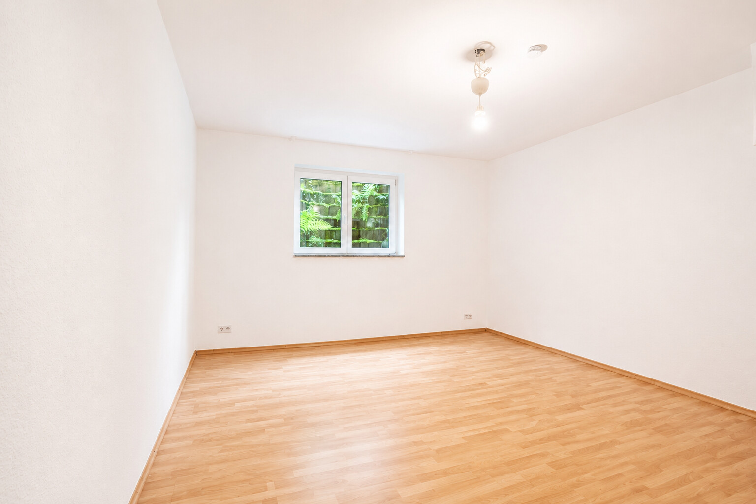 Großzügige 2-Zimmer Souterrain-Wohnung in ruhiger Wohngegend von Siegburg ! - Photo 4