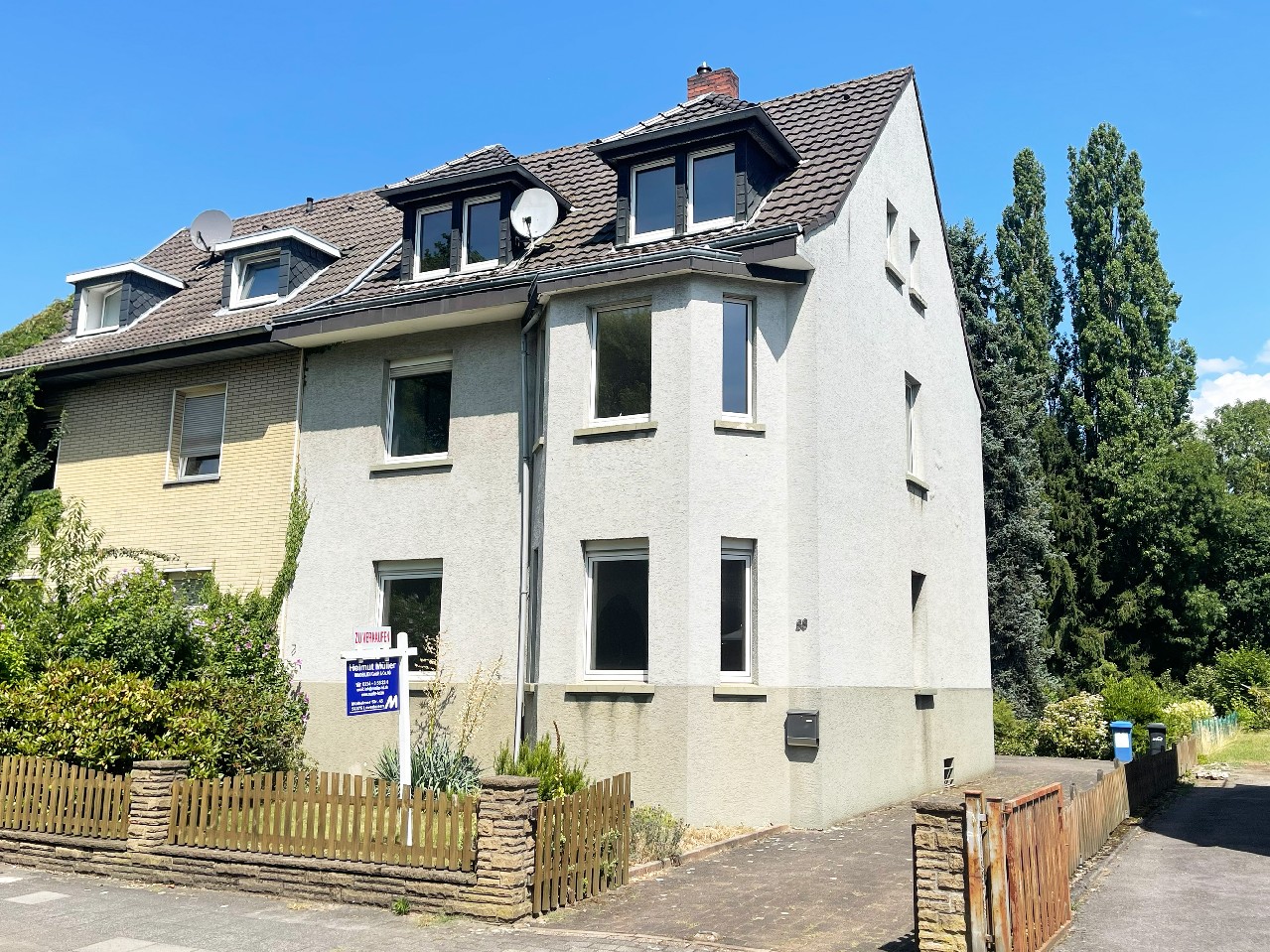 Einfamilienhaus mit ca. 161 m² Wfl., 7 Zimmern und großem Garten in Toplage
