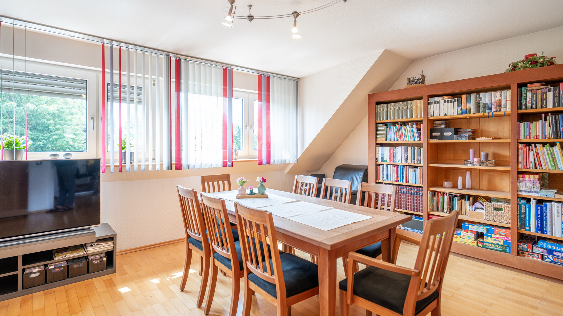 Haus‑in‑Haus‑Charakter: stilvolle 5‑Zimmer‑Maisonette mit Balkon und viel Raum zur freien Entfaltung - Foto 5