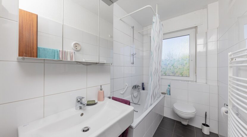Einblick Wohnung straßenseitiges Haus