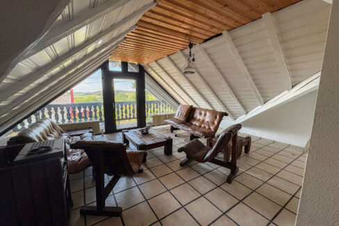 Wohndiele mit Zugang zum Balkon DG