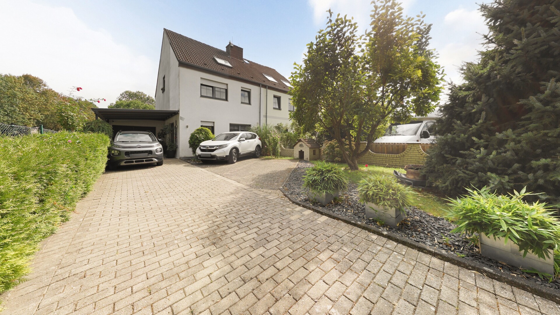 Einziehen & wohlfühlen! Raumwunder-DHH mit 611 m² Grundstück & 4 Schlafzimmern