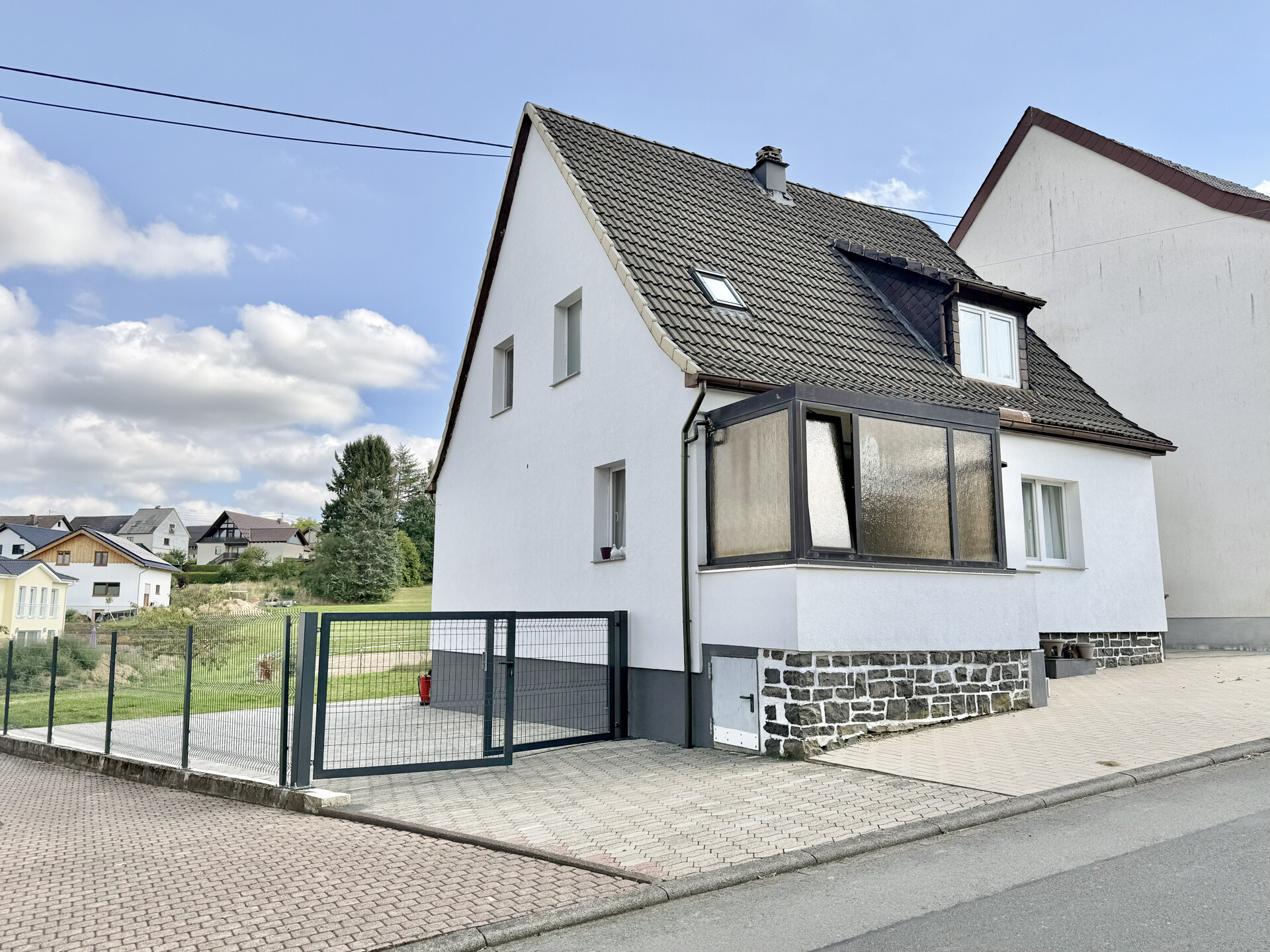 Ruhige Lage! Modernisiertes Einfamilienhaus mit Garten – Ideal für Kleinfamilien!