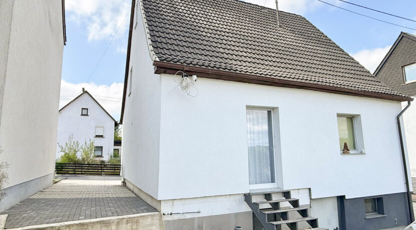 Seitenansicht mit Stellplatz