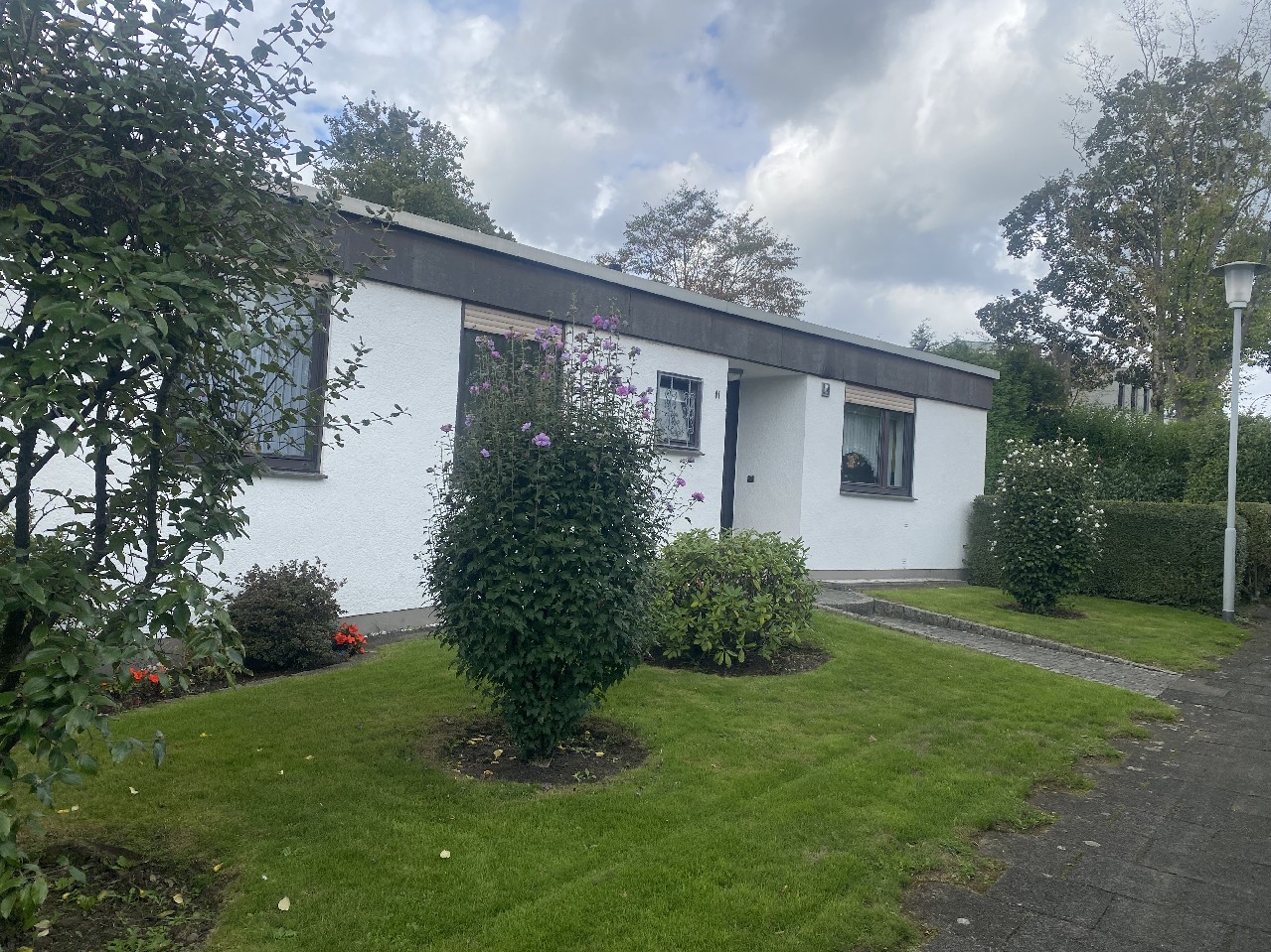 NEU: Freistehender Bungalow mit ca. 106 m² Wohnfläche auf 582 m² Grundstück