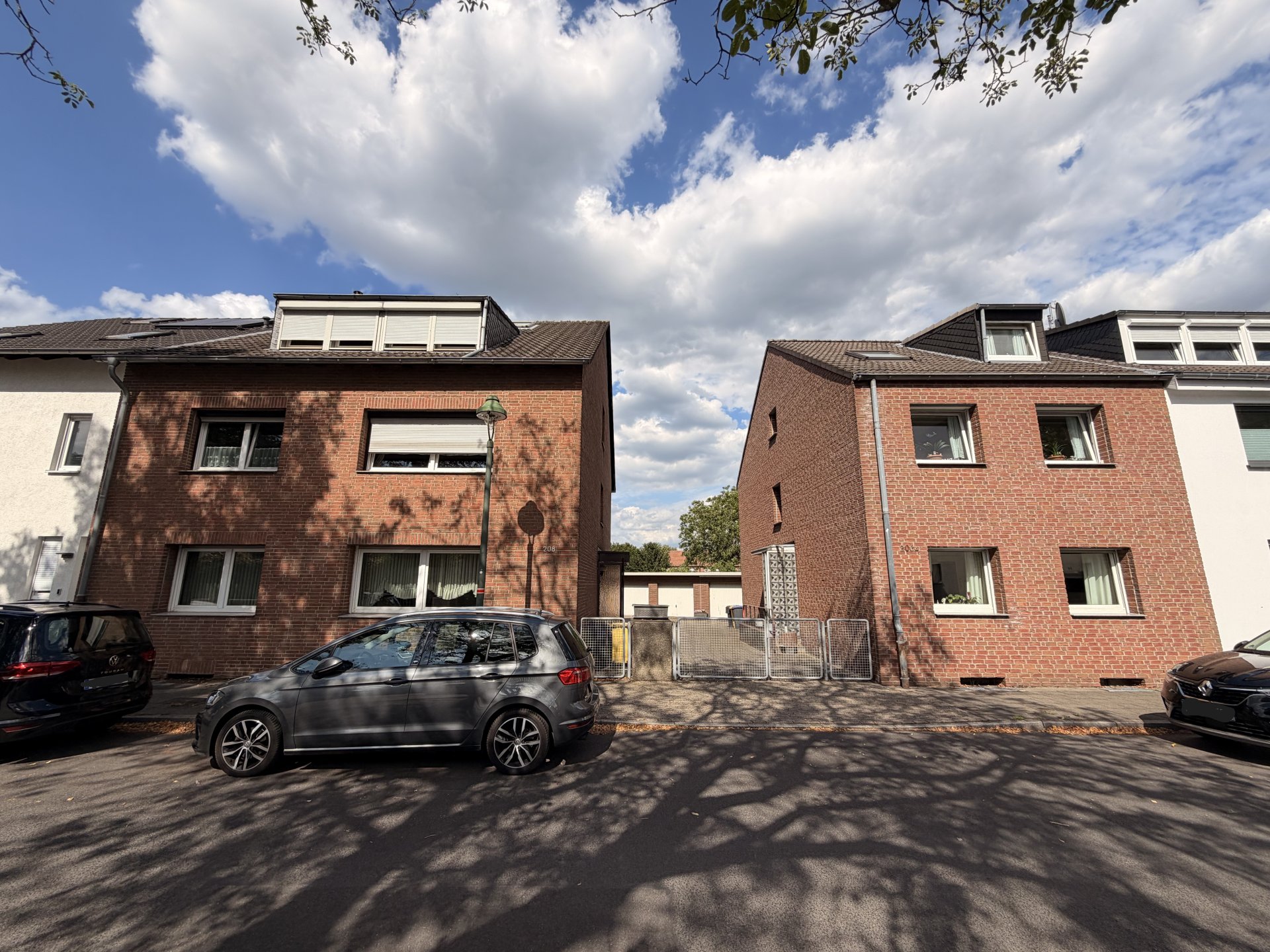 Düsseldorf-Lichtenbroich! Zweifamilienhäuser mit großem Grundstück im Doppelpack zu verkaufen!
