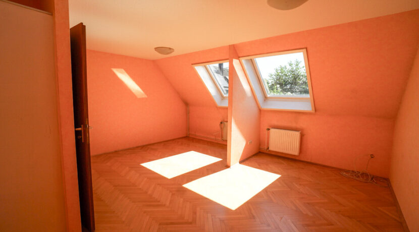 Schlafzimmer 2 (teilbar)