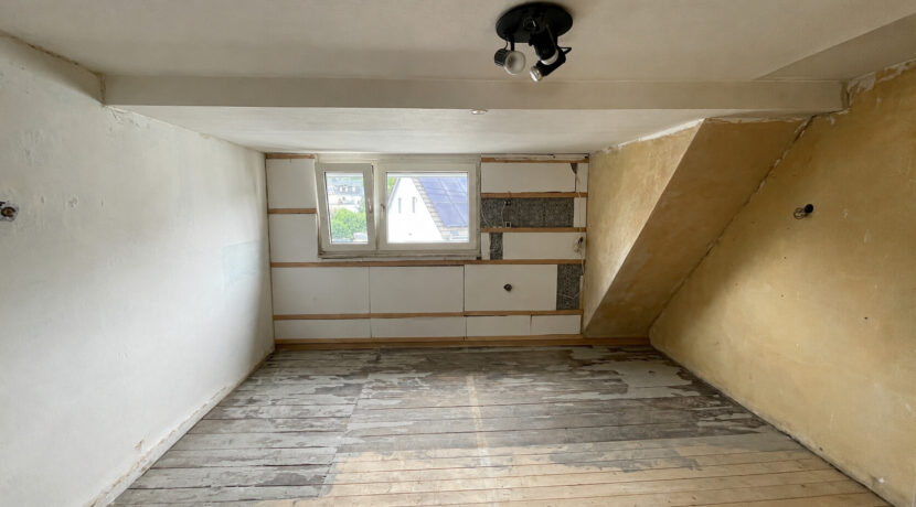 Büro/Ankleide DG