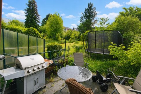 Terrasse und Grün