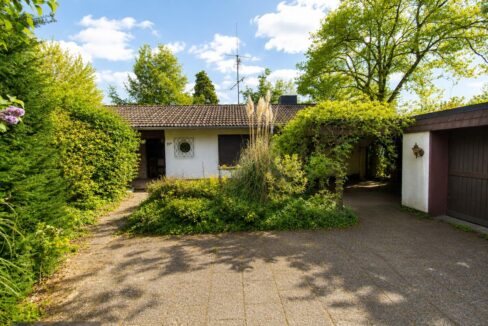 Bungalow und Garagen
