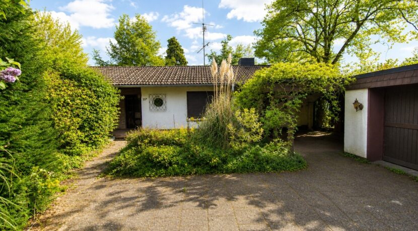 Bungalow und Garagen