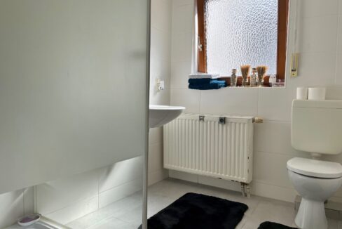renoviertes Bad mit Dusche (Whg. 3)