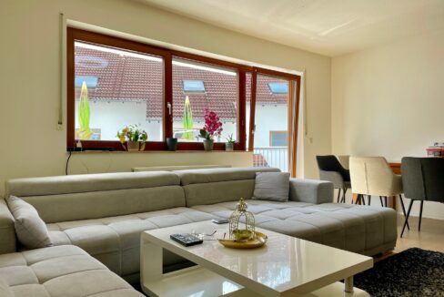 Wohn-/Essbereich mit Balkon (Whg. 3)