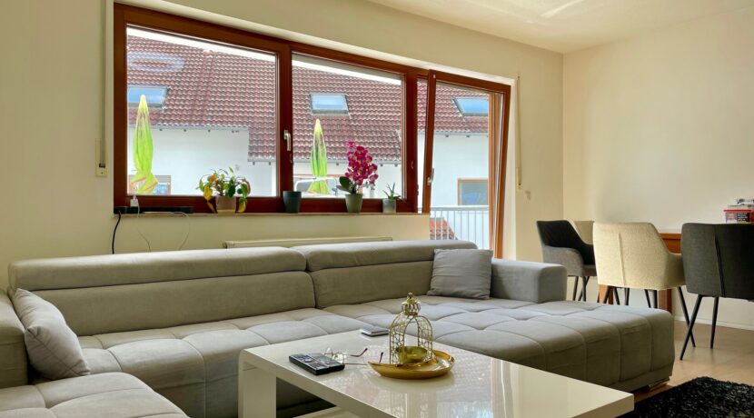 Wohn-/Essbereich mit Balkon (Whg. 3)