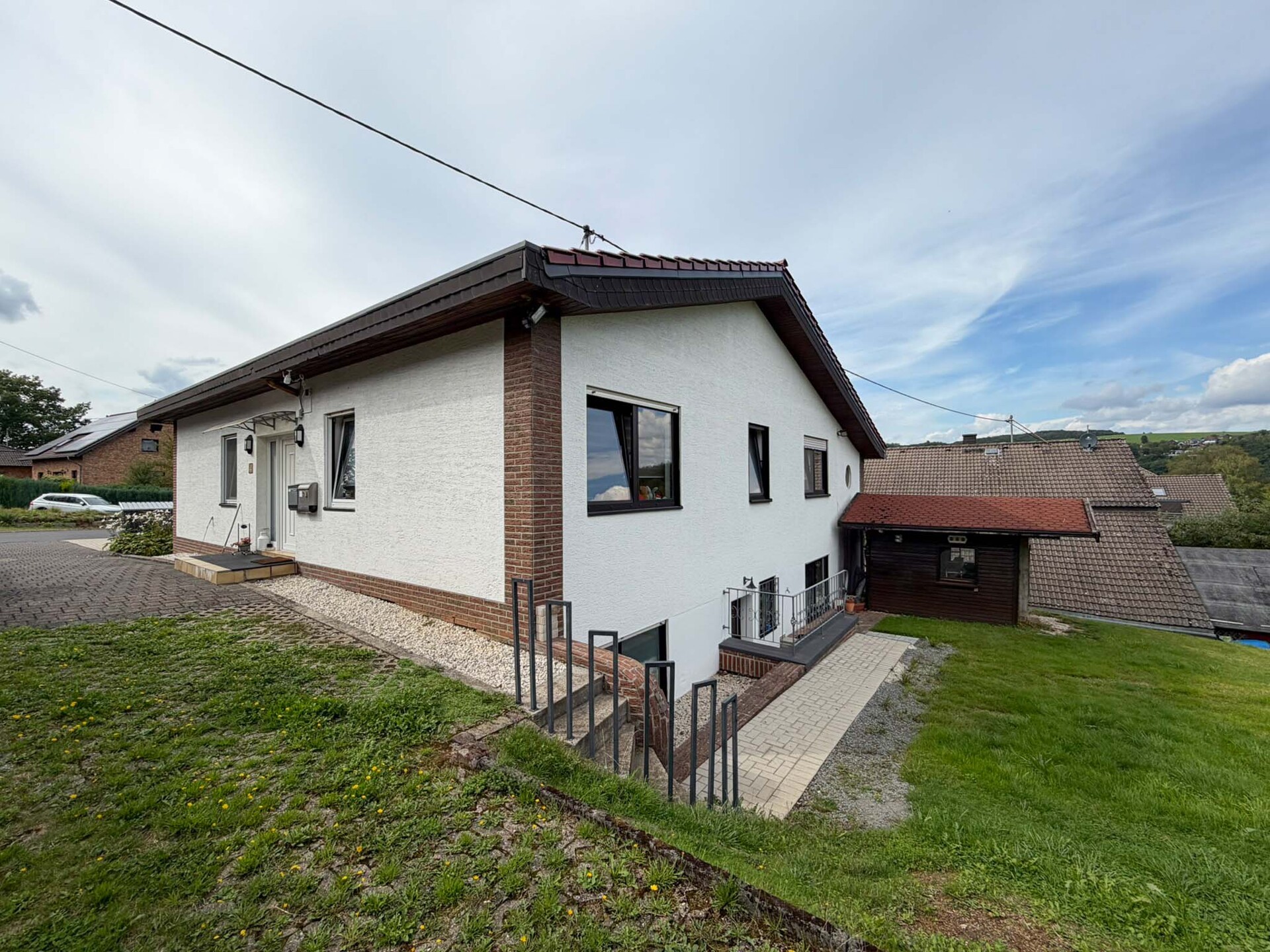 Vermietetes Einfamilienhaus mit ELW in ruhiger Ortsrandlage – nahe Hamm (Sieg)!