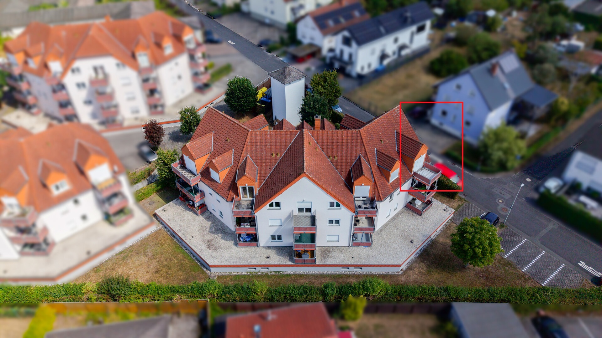 Eigennutzung oder Kapitalanlage! Helle freistehende Eigentumswohnung mit Dachterrasse und Fernblick!