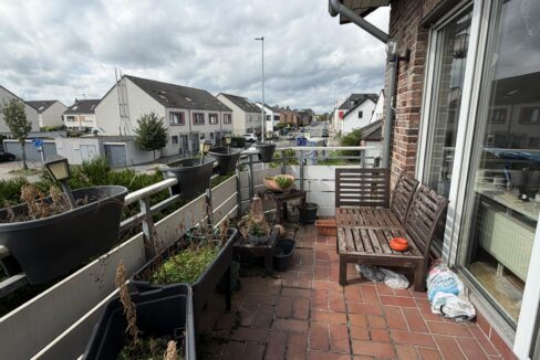 ... sonnigem Balkon
