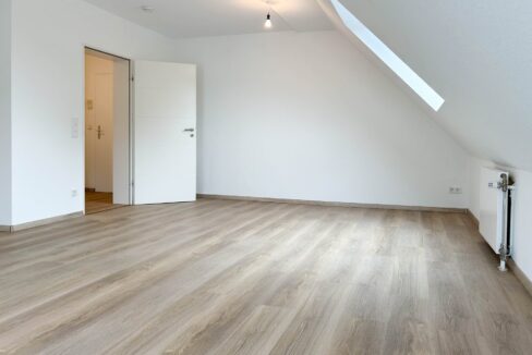 großzügiges Wohnzimmer