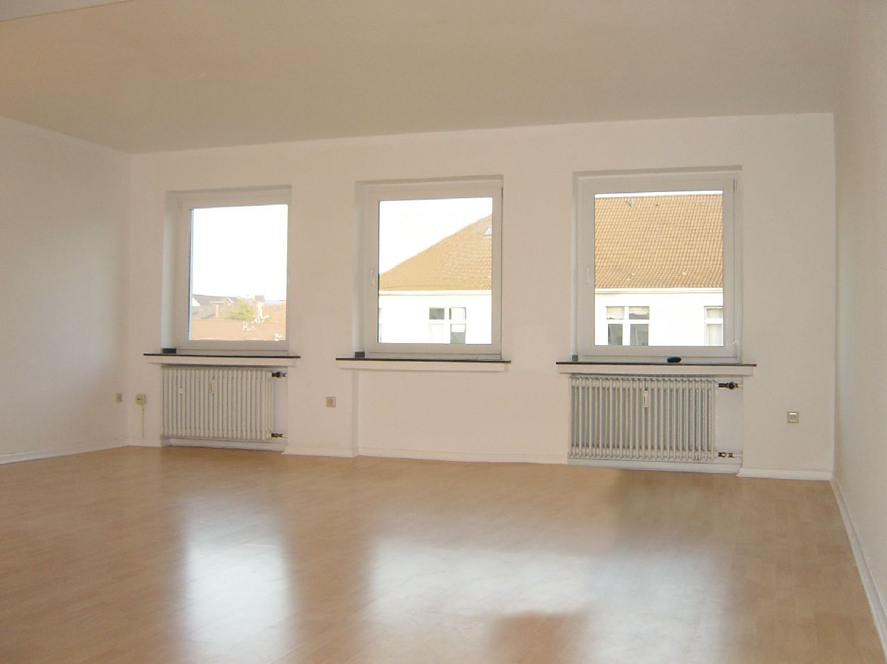 Helle Citywohnung in der Weißenburger Straße 6, Ecke Kaiserstraße, Balkon - Photo 1