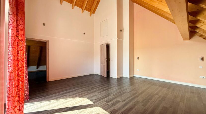 DG Elternschlafzimmer mit Balkon