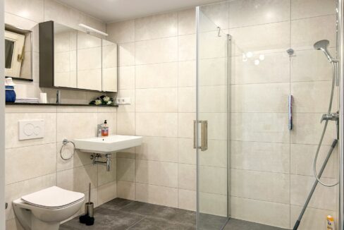 modernes Badezimmer