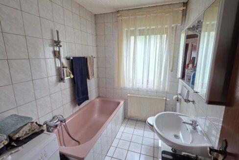 Badezimmer (EG)