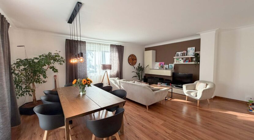 Wohn-/Esszimmer (EG)