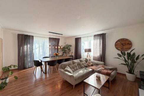 Wohn-/Esszimmer (EG)