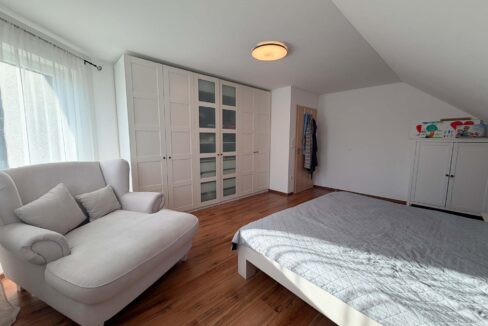 Schlafzimmer (DG)