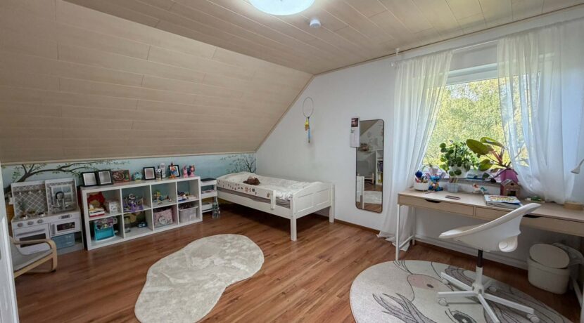 Kinderzimmer 2 (DG)