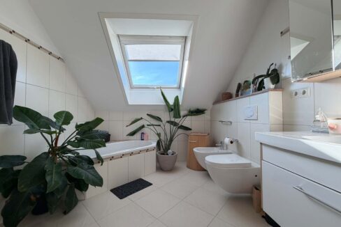 Badezimmer (DG)