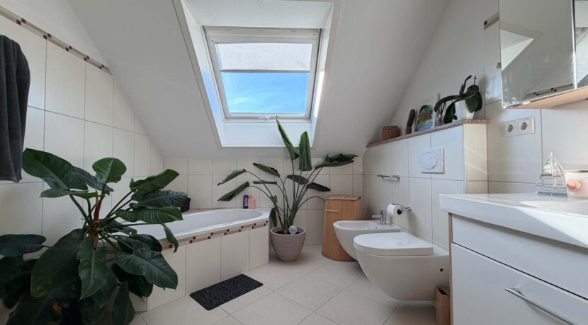Badezimmer (DG)