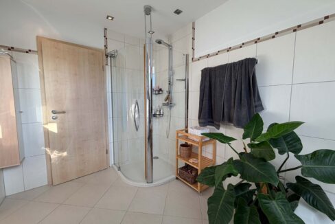 Badezimmer (DG)