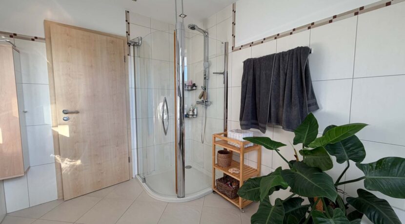 Badezimmer (DG)